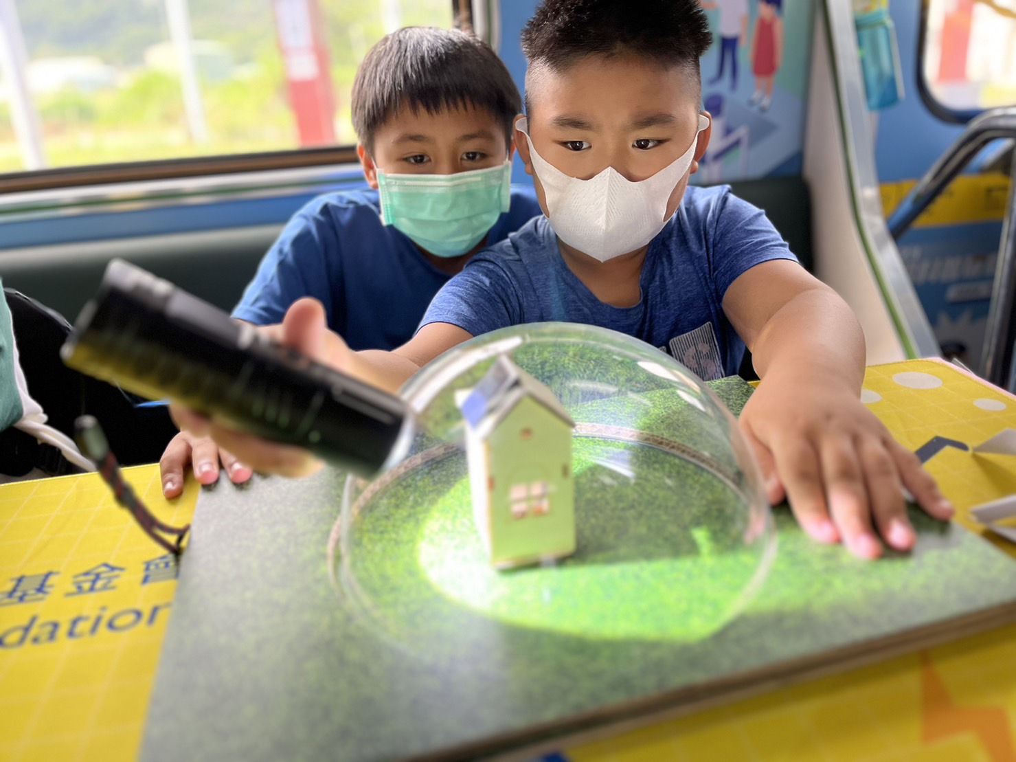 jiuyou.com參與基礎科學主題車廂，以STEAM教學精神，設計「逐日科學家」、「太陽能工程師」以及「淨零建築師」三大能源科普課程和實驗